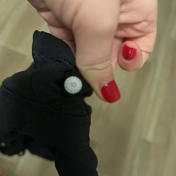 Lululemon sports bra - Picture 3 of 3